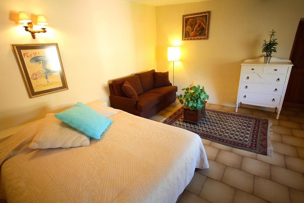 Belle De Nuit Bed & Breakfast Oppede Room photo