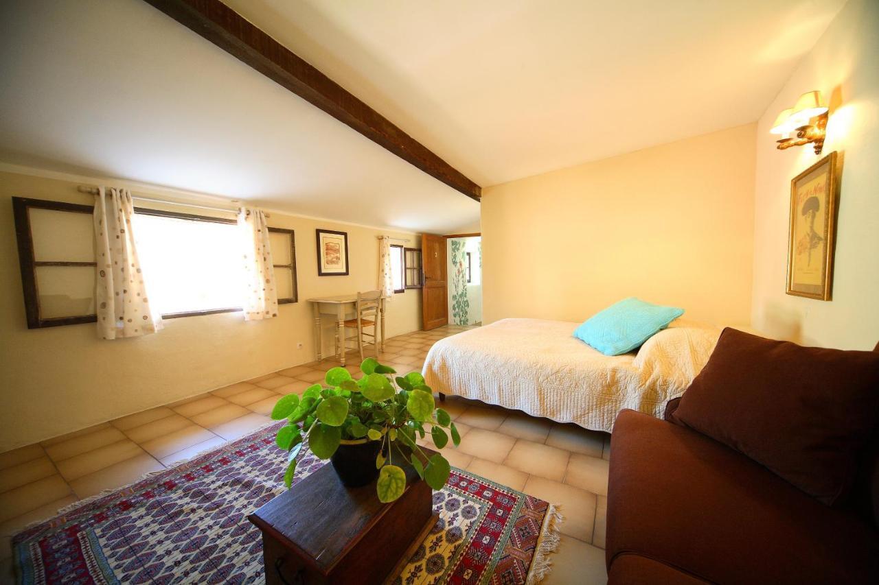Belle De Nuit Bed & Breakfast Oppede Room photo